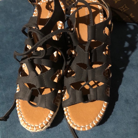 Shoes - Picture 2 of 4